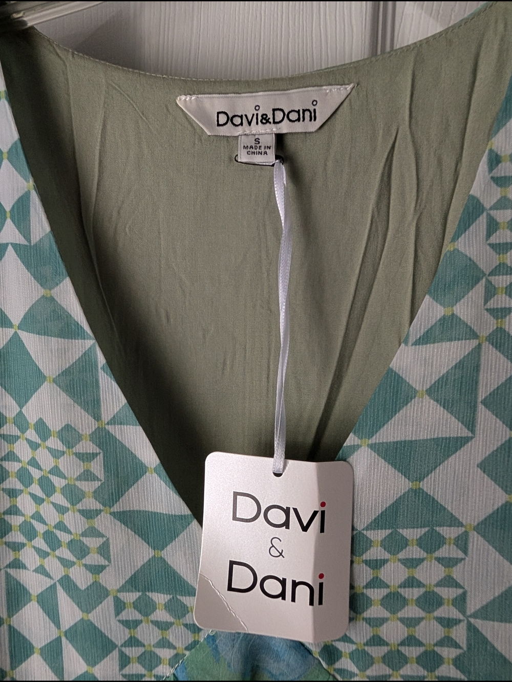 Davi & Dani Midi Dress - Picture 3 of 16